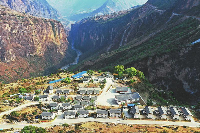 　　图为阿布洛哈村村民新居。 四川日报全媒体记者 王云 摄