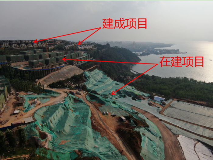 长腰山面向滇池区域（滇池二级保护区）部分已建成以及大量正在建设的别墅（图片来源：生态环境部）