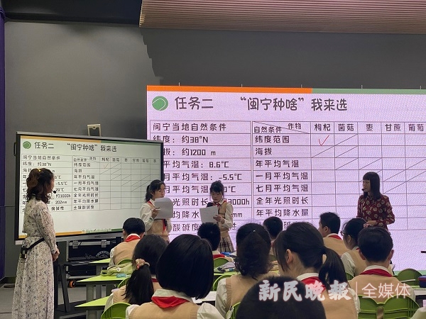 图说：上海市大同初级中学 “走进闽宁镇”上课现场 新民晚报记者 陆梓华 摄（下同）