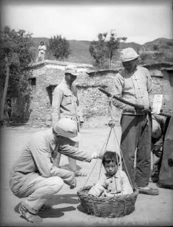 聂荣臻送别美穗子