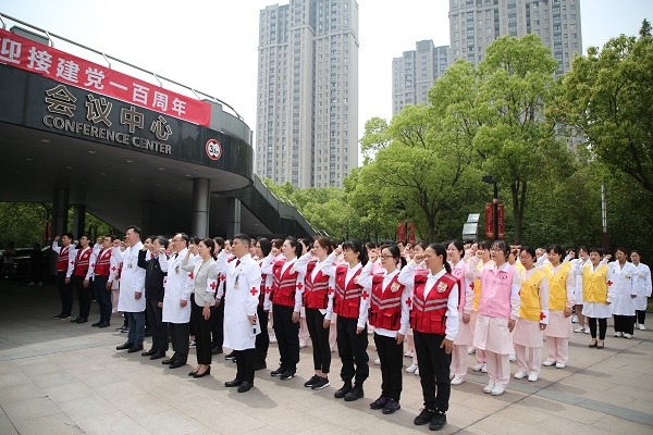 图说：市一院开展学百年党史 扬红十字精神 我为群众办实事”主题宣传教育实践活动 院方供图