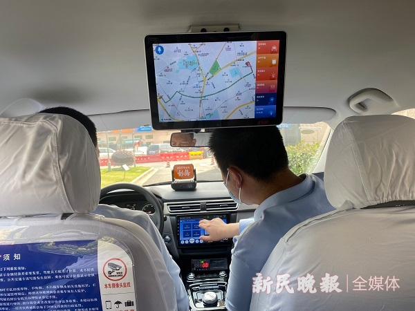 图说：司机端、乘客端屏幕实时联动