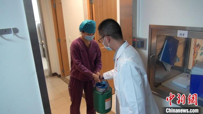 脐血送达医院 广东省脐血库供图