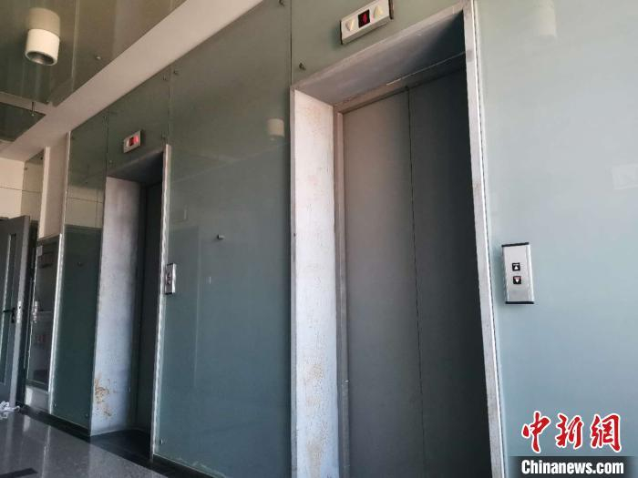 资料图：山东一小区内的电梯。郝学娟 摄
