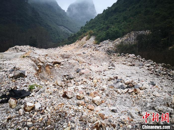 图为桂林市暗嵅村采石场生态修复前。　张雅君 摄