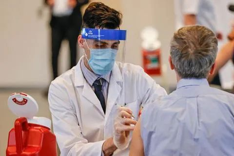 美国方面正研究如何处理即将过期的数百万剂新冠疫苗。