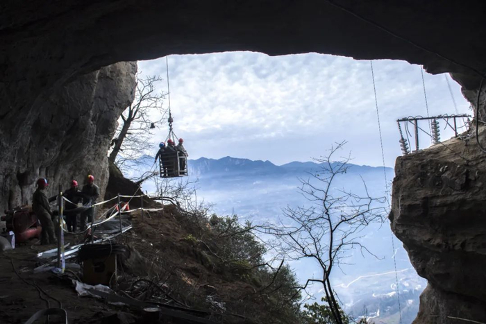 恩施市屯堡乡田凤坪村绝壁引水工程 杨顺丕 摄