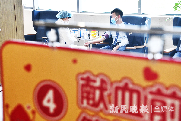 资料图：2020年上海共募集47.39万人份血液，33.06万人次参加无偿献血 新民晚报记者 孙中钦 摄