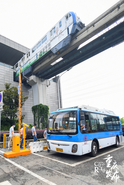 重庆公交、轨道换乘点 邹乐 摄