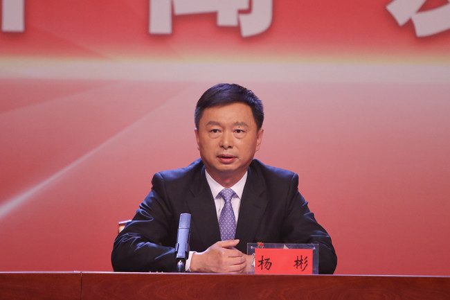 伊春市副市长杨彬介绍相关情况。安泽 摄