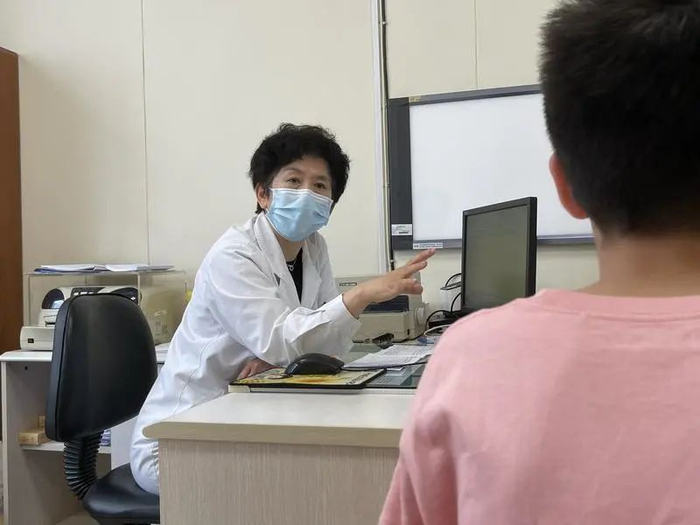 △张劲松主任的半天门诊每次都要看一整天