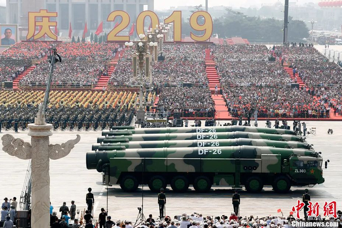 资料图：图为庆祝中华人民共和国成立70周年大会上受阅的东风-26核常兼备导弹方队。中新社记者 盛佳鹏 摄