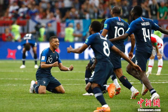 资料图：世界杯上的法国队 中新社记者 富田 摄