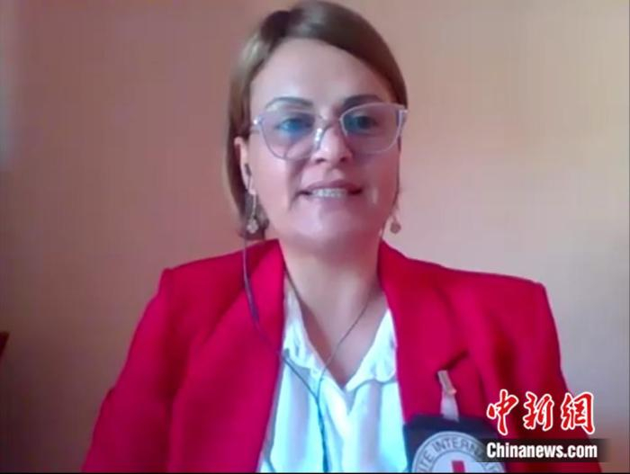 图为ICRC加沙地区发言人苏海尔·扎库特通过视频接受中新社记者采访。肖欣 摄