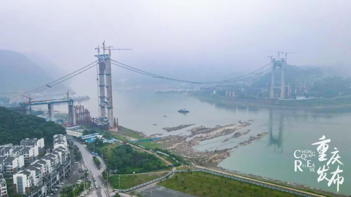 郭家沱长江大桥过江猫道全线贯通。邹乐 摄