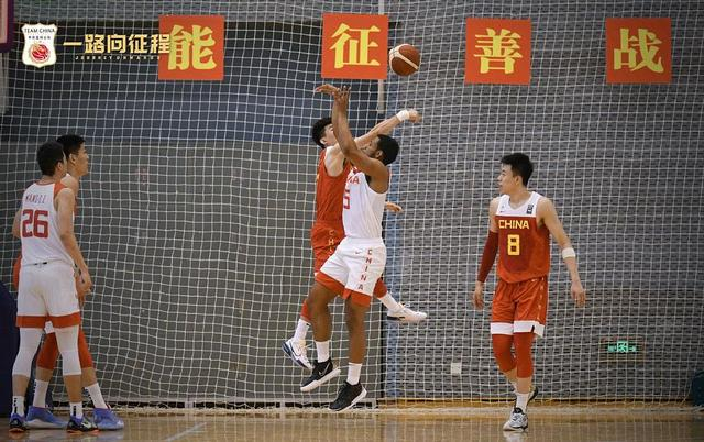 如今的中国男篮有许多年轻的新面孔。中国篮球之队公号供图