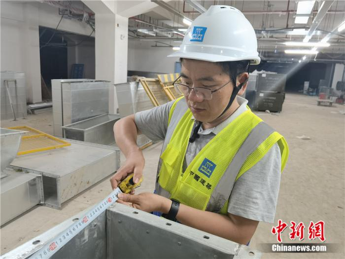 云景山医院机电总包建造总监王乔。中国建筑供图