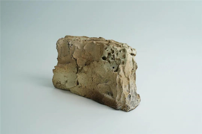 《有孔洞的风景》，37cm x 23cm，粗陶、化妆土，2017图片