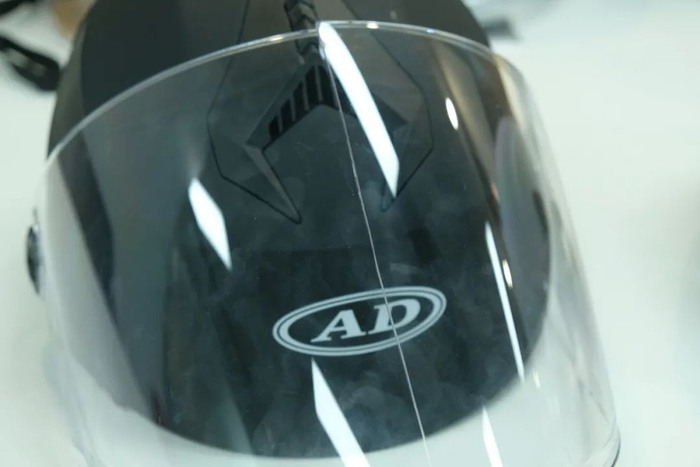 ▲AD的护目镜在跌落测试中破裂