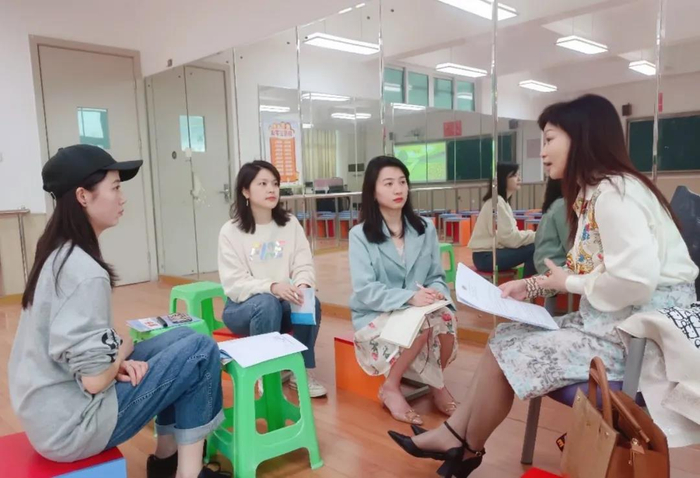 巴蜀音乐学科组正在磨课（央广网发 重庆巴蜀小学供图）