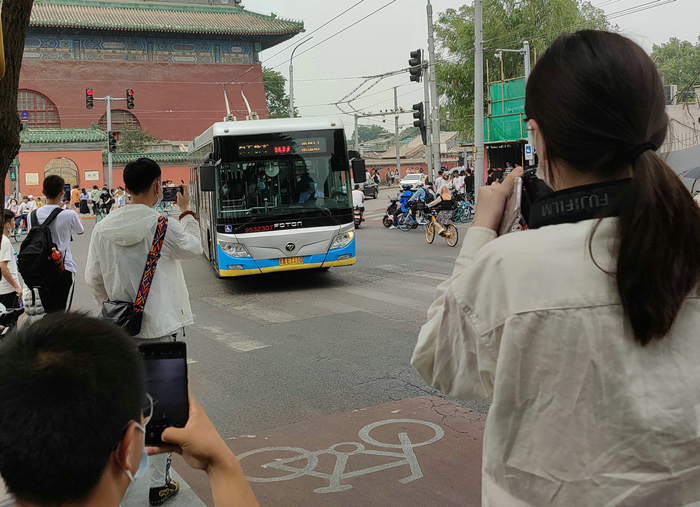 打卡一张赵雷歌里的107路电车