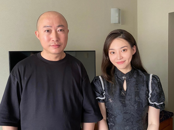 《东北虎》导演耿军（左）接受总台央广记者罗敏专访