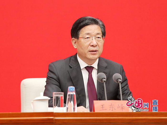 中共河北省委书记、省人大常委会主任王东峰介绍情况。中国网图