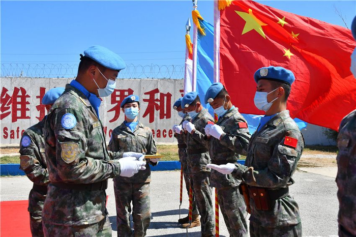 致敬中国蓝盔!中国维和官兵获授联合国“和平勋章”|黎巴嫩|维和部队|科尔|部队_新浪军事_新浪新闻