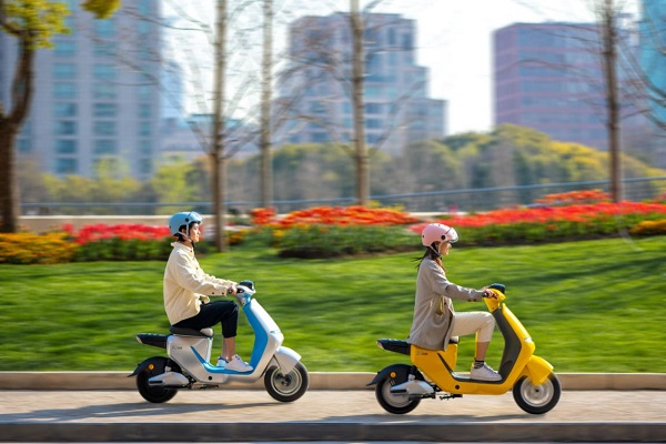 图说：电动车重体验，线上下单、线下提货是今年618的一个特点  采访对象提供