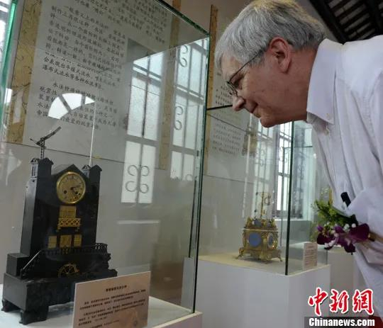 资料图：游客参观利玛窦主题展览。中新社发 黄耀辉 摄