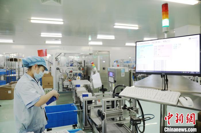 珀莱雅湖州生产基地车间 何伟卫 摄