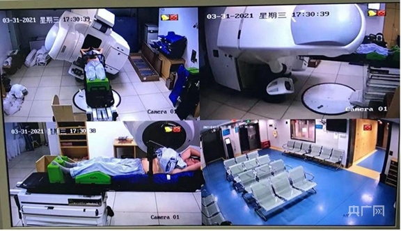 患者在进行无创精准放射治疗（央广网发 湘雅二医院供图）