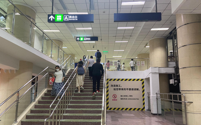 换乘通道外设有围挡。新京报记者 王贵彬 摄