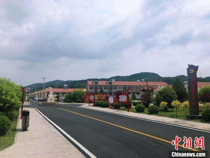 图为井玉沟村。　李庭耀 摄