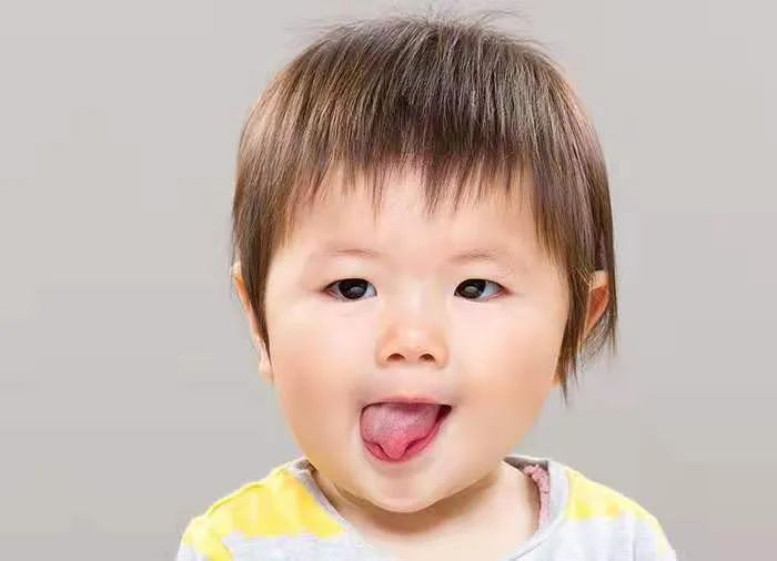 吃手、吐舌……4个坏习惯会导致孩子牙齿不整齐