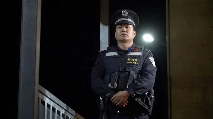 民警高艳平在前排哨所执勤