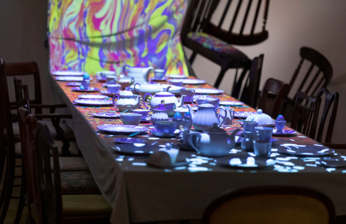 实景版的“疯帽子的下午茶”