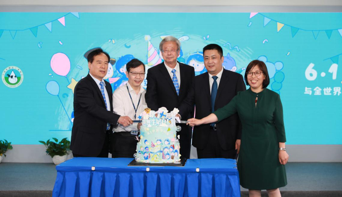 开启“牛奶节日趴”