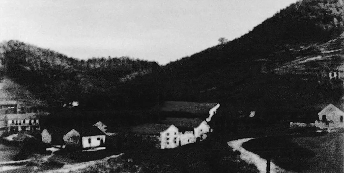 图为自卫队成立旧址常绿镇上坞村 