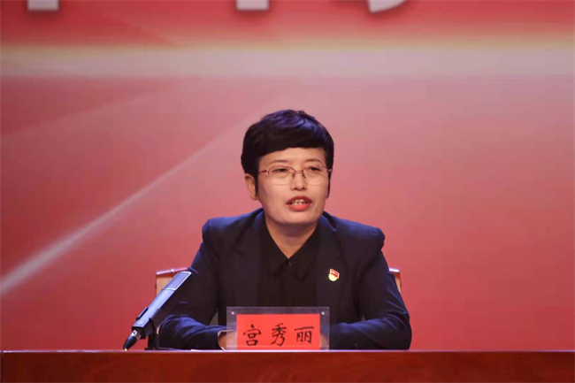 佳木斯市委常委、宣传部部长宫秀丽介绍相关情况。安泽 摄