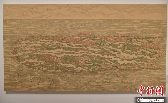 《两岸半屏山》钢笔画作品展现的台湾高雄半屏山分卷。 范宇斌 摄