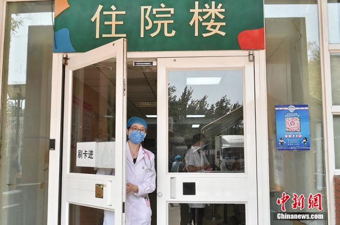 图为首都儿科研究所附属儿童医院呼吸内科副主任医师 郑宝英 中新网记者 翟璐 摄
