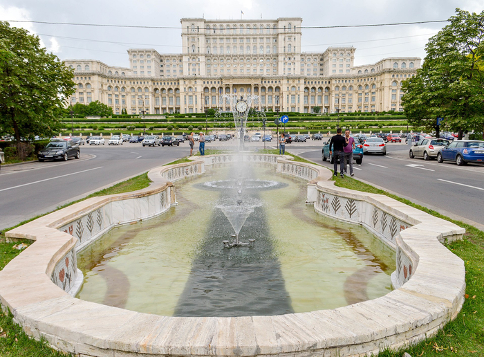 罗马尼亚议会宫（维基百科）