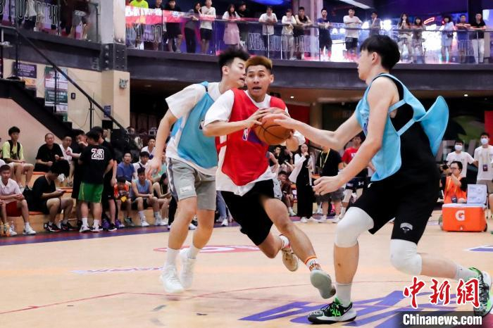 赛事精彩举行。　马玉洁 摄