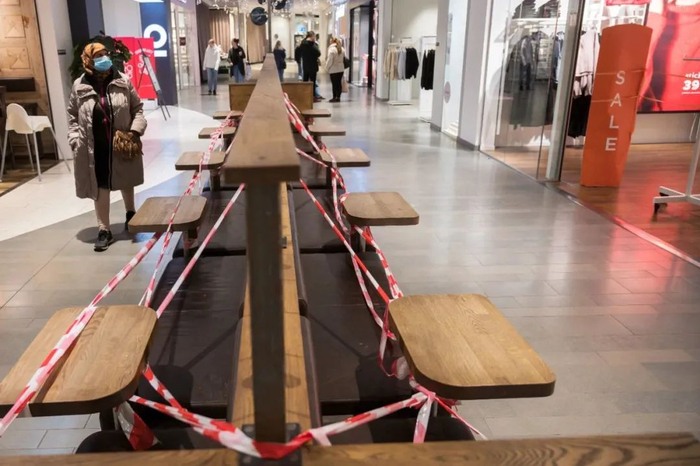 资料图：疫情下的瑞典商场。图/IC Photo