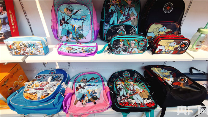 从去年10月至今，《长征先锋》的IP授权已有三十多个品类。（央广网发 杨丽摄）