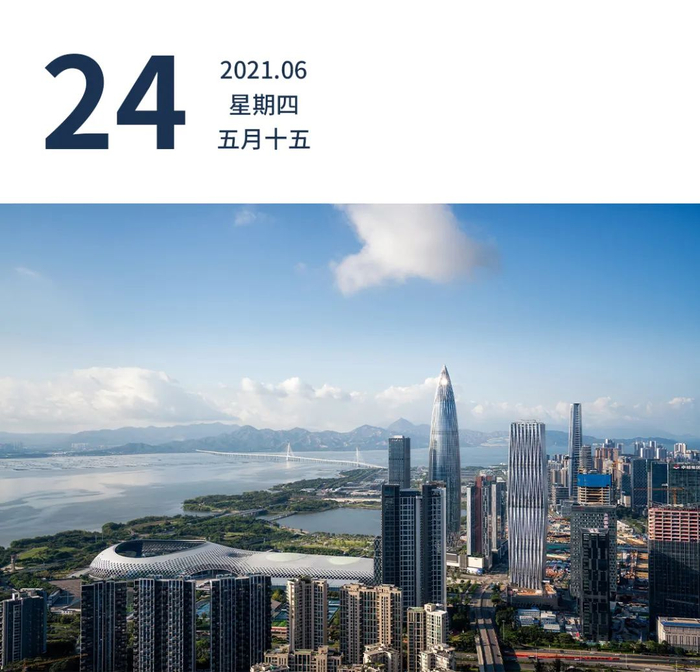 深圳市，夏季的晴空和一望无际的海岸线。陈灿铭 摄