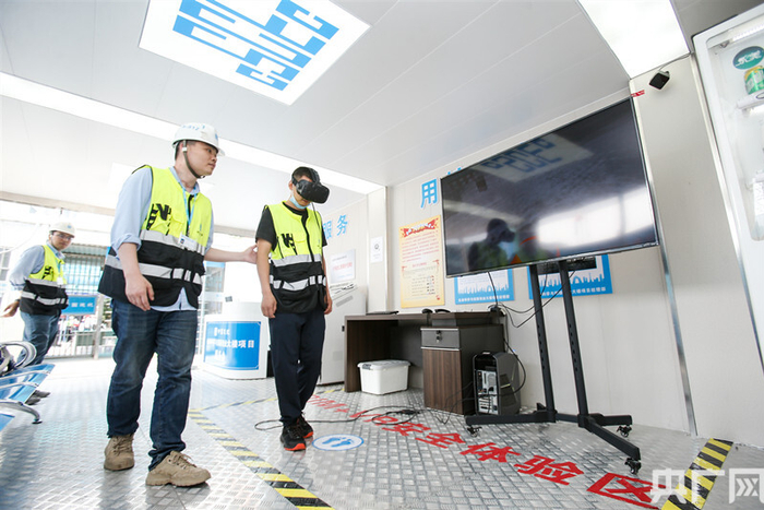 VR体验安全事故如何发生（央广网发 受访者供图）