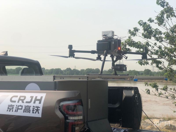 无人机开始巡检（央广网记者王晶 摄）
