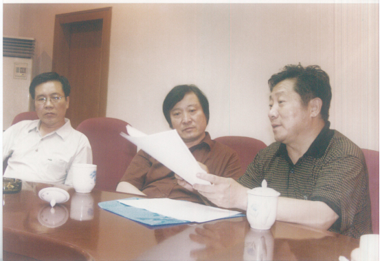 （《古运回望图》创作研讨会上主创人员积极探讨）